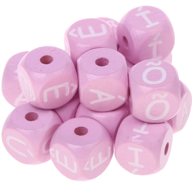 Růžové ražené kostky s písmenky 10 mm – portugalština