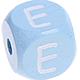 Cubos con letras en relieve de 10 mm en color azul bebé : E