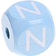 Cubos con letras en relieve de 10 mm en color azul bebé : N