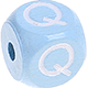 Cubos con letras en relieve de 10 mm en color azul bebé : Q