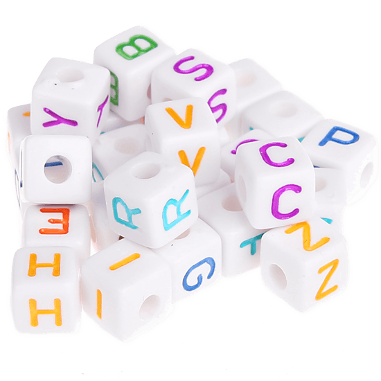 Разноцветные пластмассовые кубики с буквами по выбору