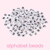 A successful gift from A to Z: a bracelet for babies with alphabet beads