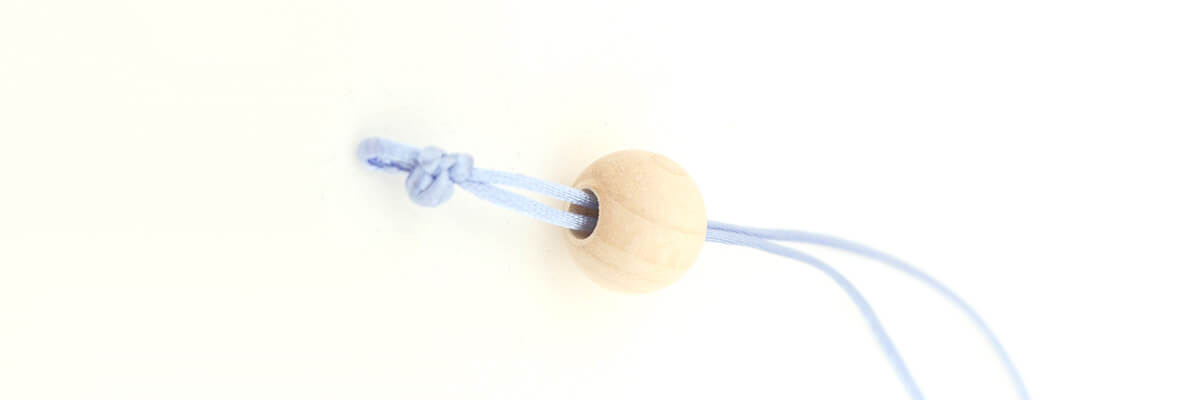 Instruction artisanale arc-en-ciel-bois-perles-guirlande : Perle de sécurité côté fil