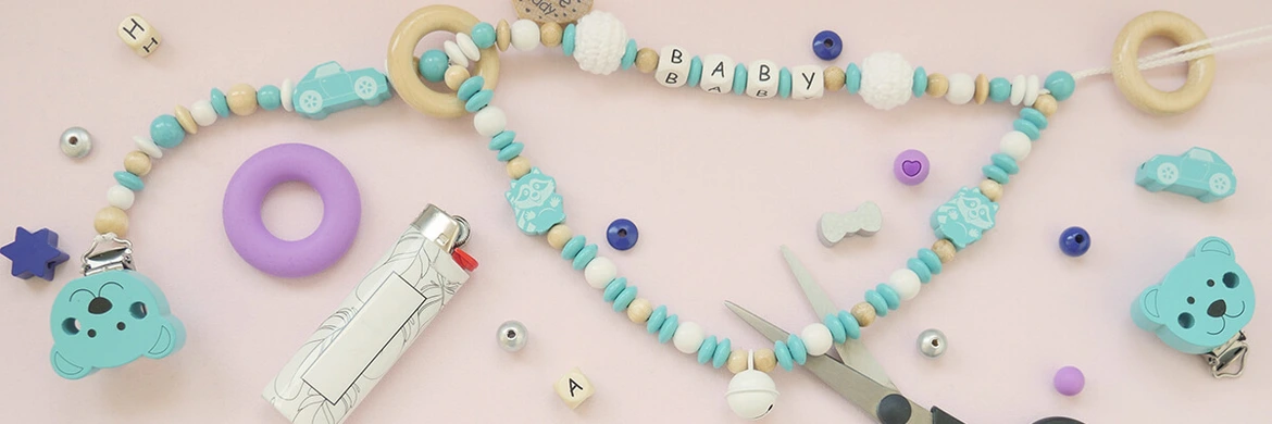 Kinderwagenkette mit Namen als Geschenk zur Geburt basteln
